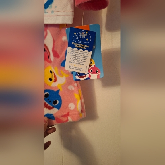 Nickelodeon Baby Shark Infant Girls Pajamas Sz 18 months Pink Sleepwear - Picture 2 of 5